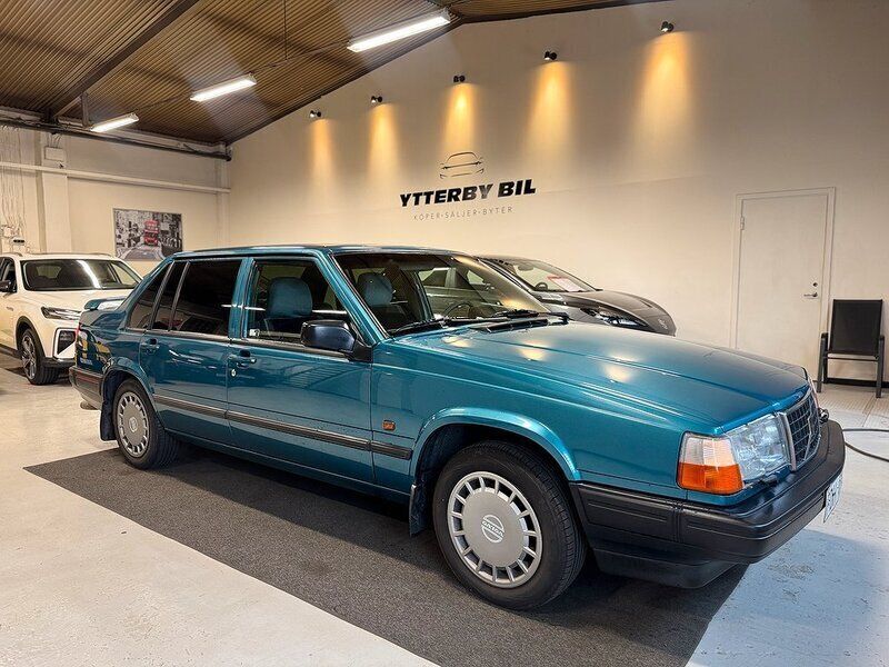 Blå Begagnad 1996 Volvo 940 Sedan | 64 900 kr - Bild 1/4