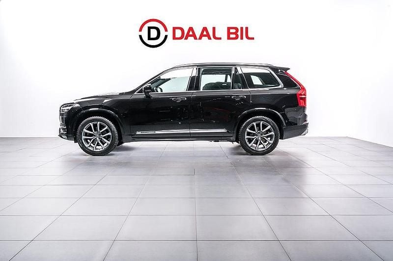 Svart Begagnad 2015 Volvo XC90 SUV | 334 700 kr (Marknadspris) - Bild 1/4