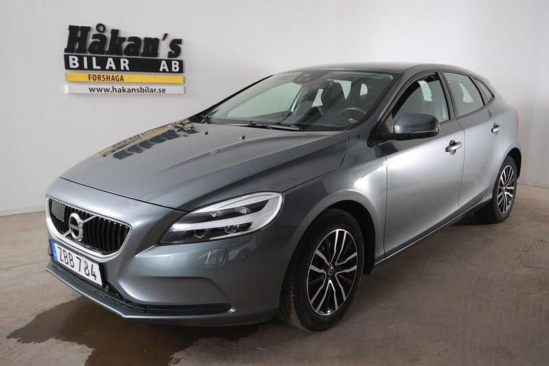 Begagnad Volvo V40 Momentum 150 HK (110 kW) 2017 Grå Kombi