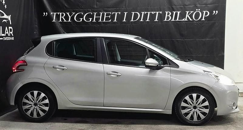 Begagnad Peugeot 208 68 HK (50 kW) 2014 Grå Halvkombi