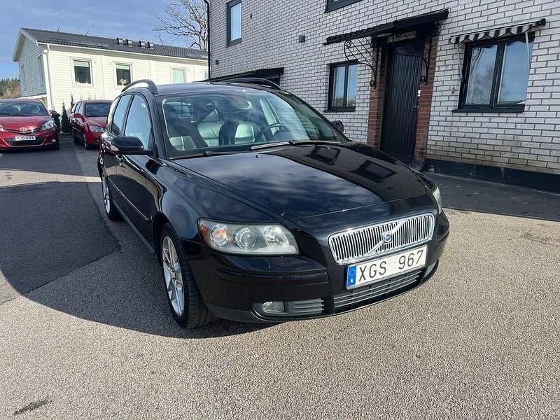 Begagnad Volvo V50 Momentum 220 HK (161 kW) 2006 Svart Kombi