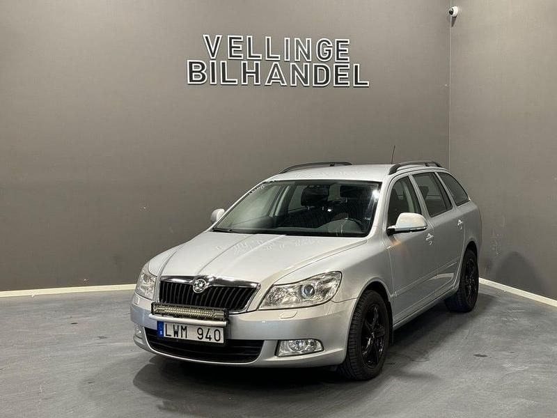 Begagnad Skoda Octavia Elegance 161 HK (118 kW) 2011 Silver Kombi