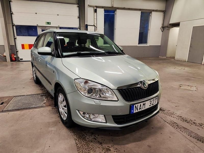 Ljusgrön Begagnad 2012 Skoda Fabia Elegance Kombi | 59 900 kr (Dyr) - Bild 1/4