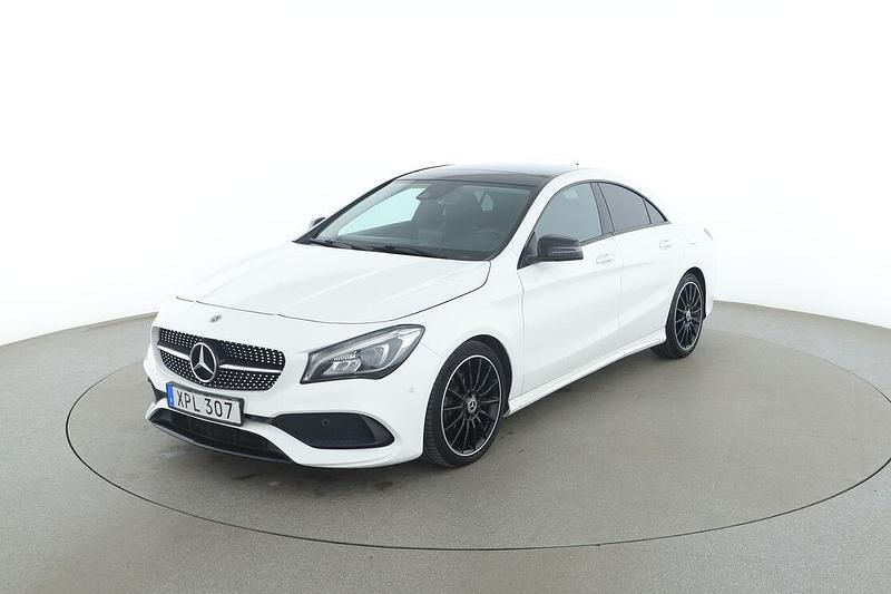 Vit Begagnad 2018 Mercedes CLA200 AMG line Sportkupé | 281 000 kr (Dyr) - Bild 1/3