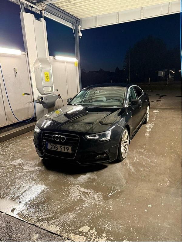 Svart Begagnad 2015 Audi A5 Sportback Halvkombi | 150 000 kr (Marknadspris) - Bild 1/4