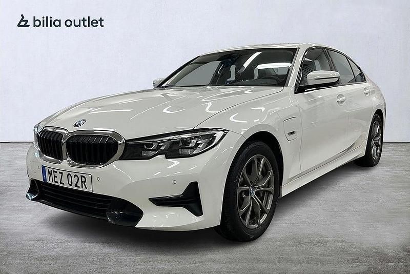 Begagnad BMW 330e Sport Line 184 HK (135 kW) 2022 Vit Sedan