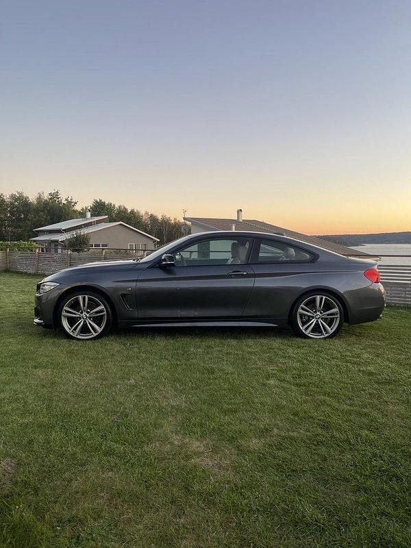 Grå Begagnad 2015 BMW 420 M Sport Sportkupé | 177 500 kr (Superpris) - Bild 1/4
