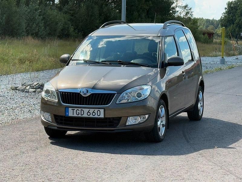 Mörkbrun Begagnad 2014 Skoda Roomster Kombi | 57 900 kr (Bra pris) - Bild 1/4