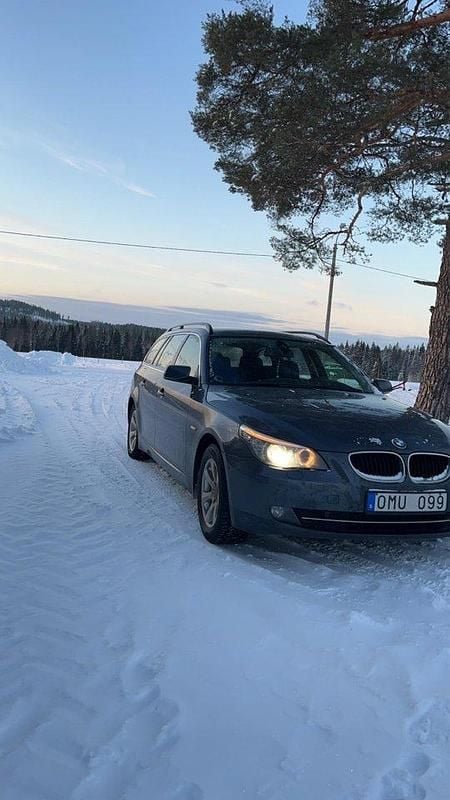 Grå Begagnad 2008 BMW 520 Kombi | 23 500 kr (Bra pris) - Bild 1/4