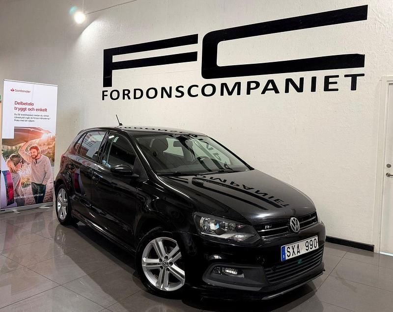 Svart Begagnad 2014 VW Polo R-line Halvkombi | 105 000 kr (Marknadspris) - Bild 1/4