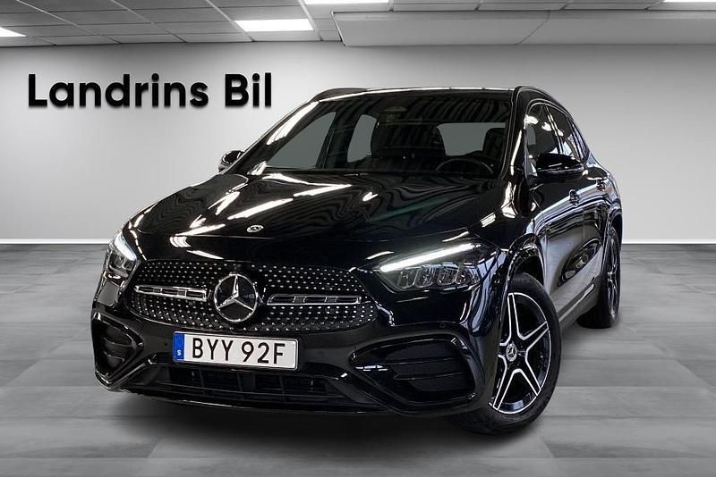 Svart Begagnad 2024 Mercedes GLA200 AMG Line Premium SUV | 429 000 kr (Marknadspris) - Bild 1/4