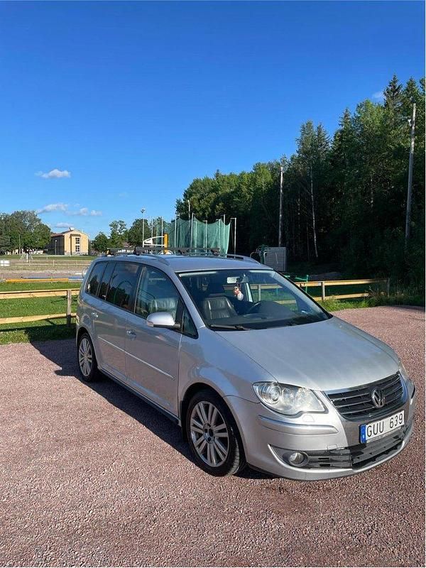 Silver Begagnad 2008 VW Touran Highline Minibuss | 43 000 kr - Bild 1/4
