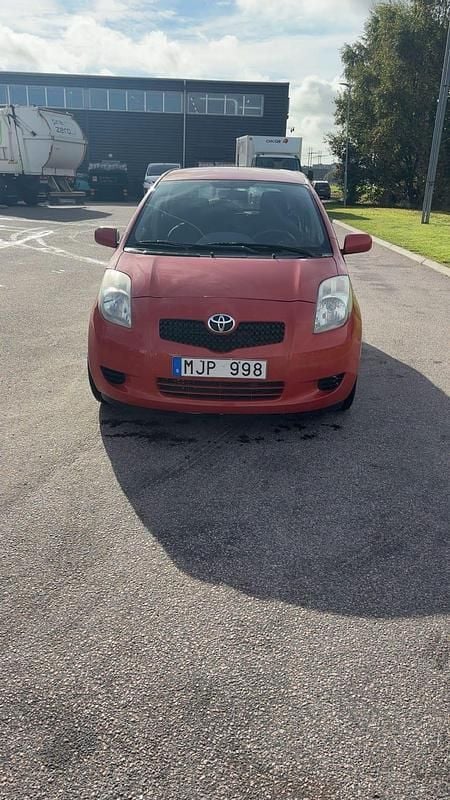 Begagnad 2006 Toyota Yaris Halvkombi | 33 900 kr (Bra pris) - Bild 1/4