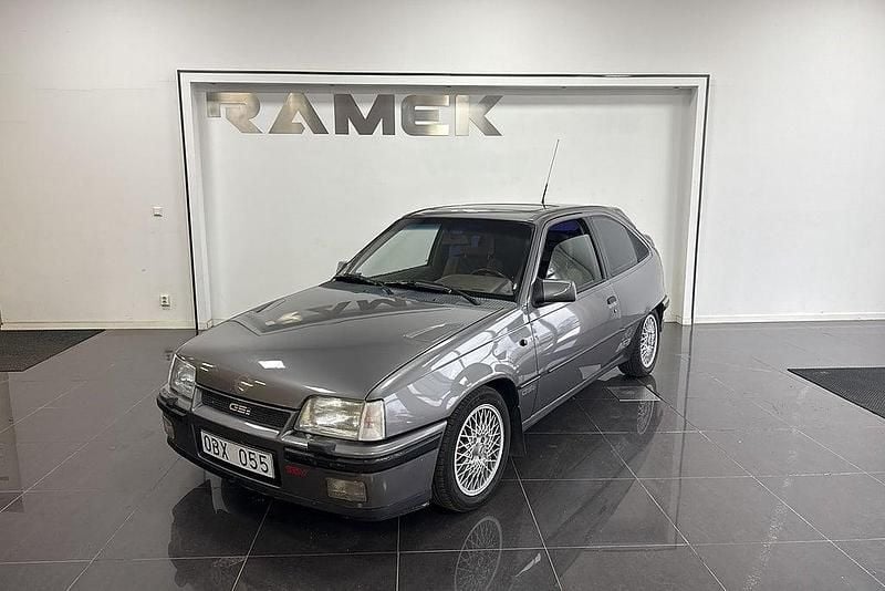 Grå Begagnad 1989 Opel Kadett Halvkombi | 99 000 kr - Bild 1/4