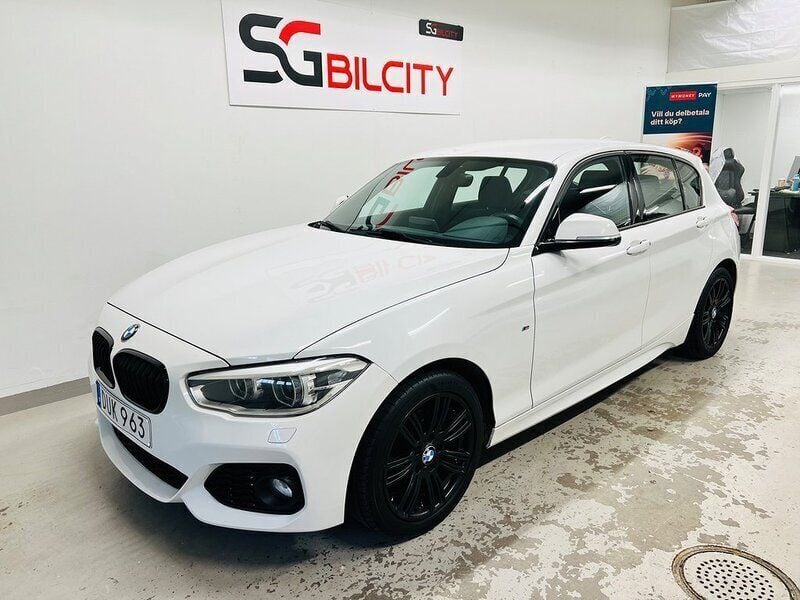 Vit Begagnad 2015 BMW 116 M Sport Halvkombi | 109 900 kr (Marknadspris) - Bild 1/2