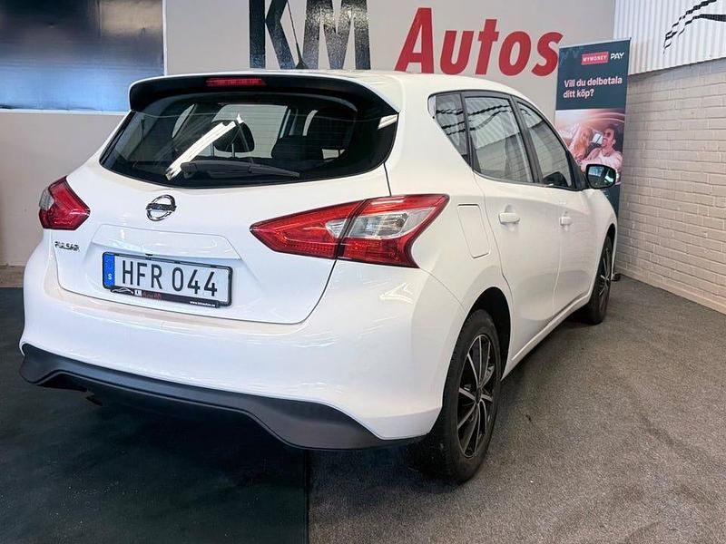 Begagnad Nissan Pulsar 116 HK (85 kW) 2016 Vit Halvkombi