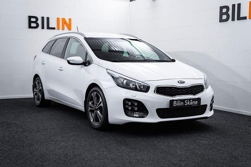 Vit Begagnad 2016 Kia Ceed Sportswagon GT-Line Kombi | 114 900 kr (Marknadspris) - Bild 1/4