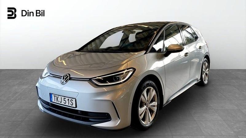 Silver Begagnad 2024 VW ID.3 Pro Performance Halvkombi | 369 500 kr (Marknadspris) - Bild 1/4