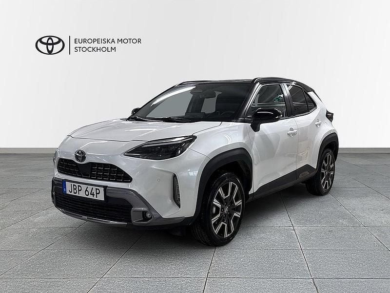 Vit Ny 2025 Toyota Yaris Cross Style SUV | 339 900 kr (Marknadspris) - Bild 1/4
