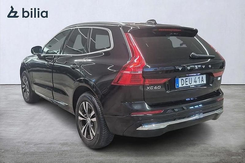 Begagnad Volvo XC60 Core 253 HK (186 kW) 2022 Svart SUV