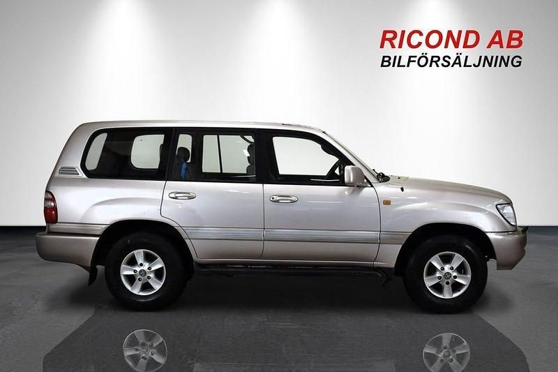 Begagnad Toyota Land Cruiser 204 HK (150 kW) 2005 Silver SUV
