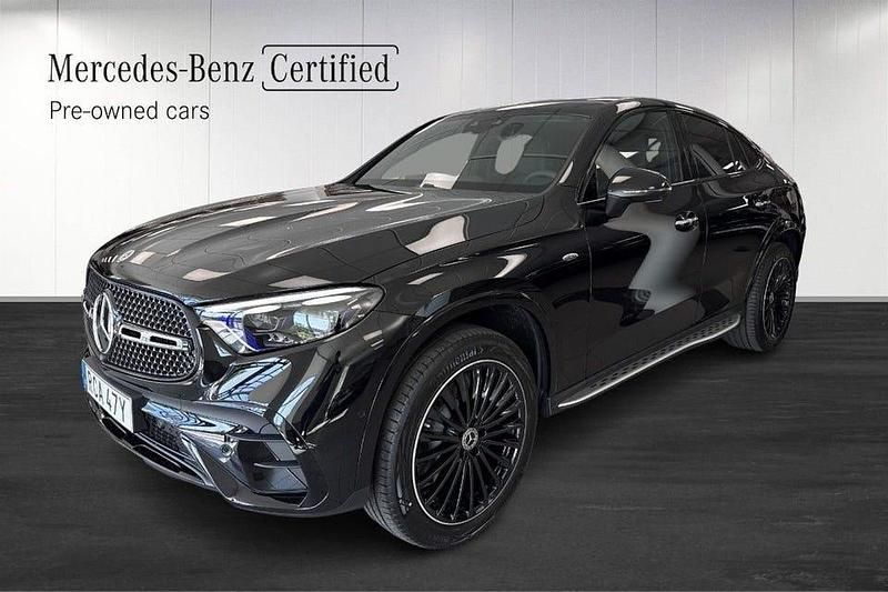 Svart Begagnad 2025 Mercedes GLC300 Advanced Sportkupé | 799 900 kr - Bild 1/4