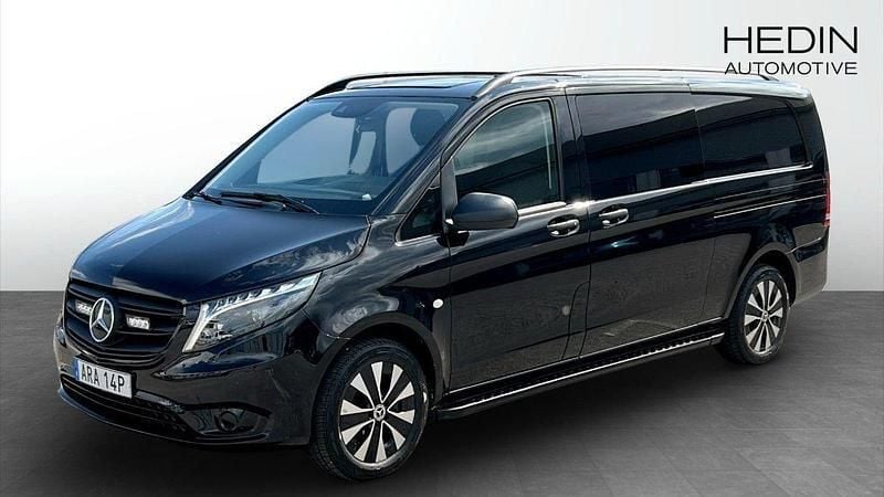 Svart (black) Begagnad 2022 Mercedes Vito Minibuss | 559 900 kr (Dyr) - Bild 1/4