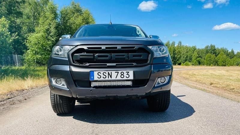 Grå Begagnad 2016 Ford Ranger Limited Pickup | 295 000 kr (Dyr) - Bild 1/4