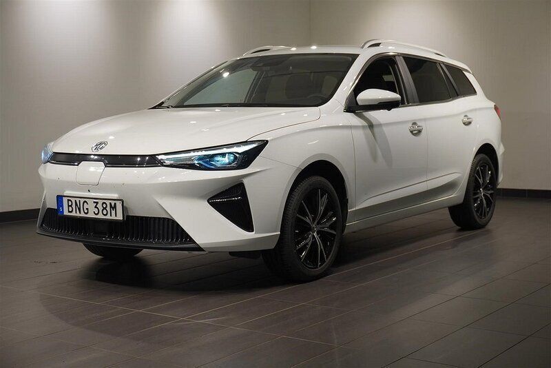 Vit (dover white) Begagnad 2022 MG MG5 EV Luxury Kombi | 219 800 kr (Bra pris) - Bild 1/4