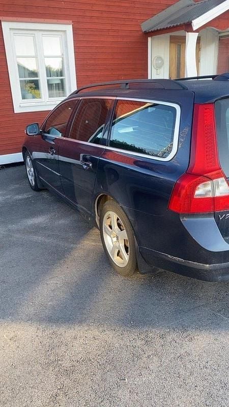 Blå Begagnad 2010 Volvo V70 Momentum Kombi | 60 000 kr (Bra pris) - Bild 1/4