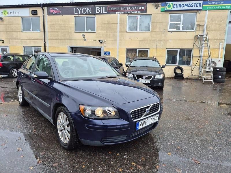 Blå Begagnad 2005 Volvo S40 Sedan | 21 900 kr (Marknadspris) - Bild 1/4