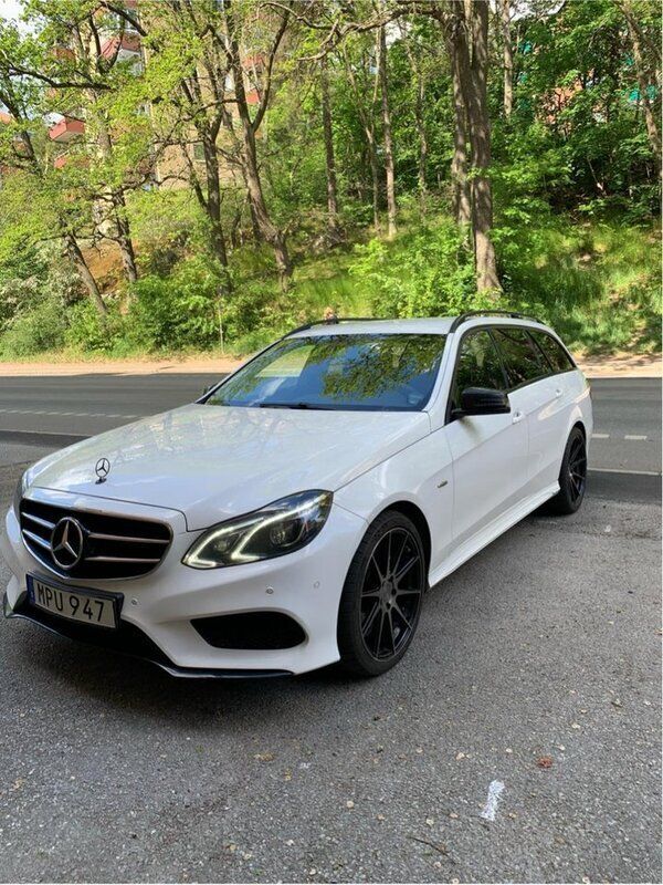 Vit Begagnad 2016 Mercedes E220 AMG Kombi | 190 000 kr (Marknadspris) - Bild 1/4