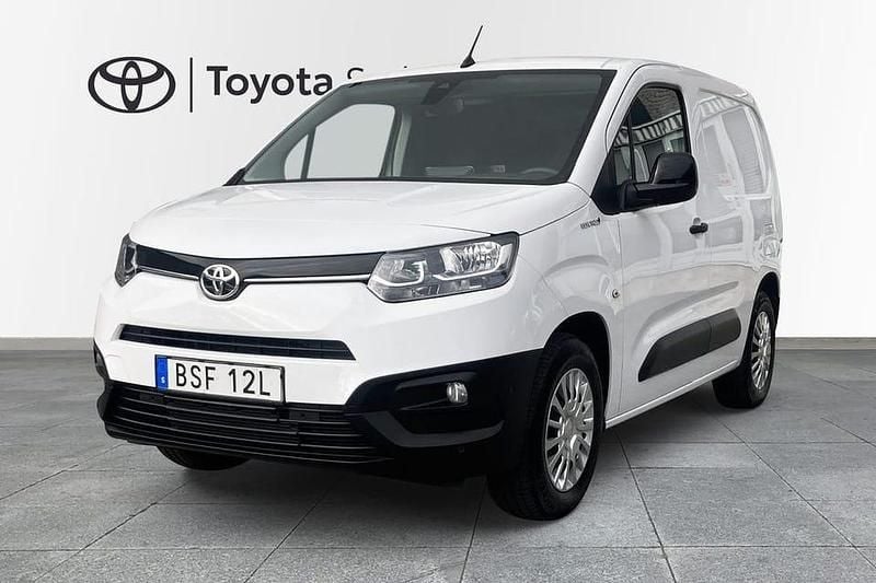 Vit Begagnad 2023 Toyota Proace City City Minibuss | 279 000 kr (Superpris) - Bild 1/4