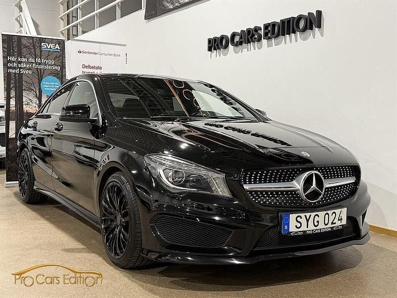 Svart Begagnad 2014 Mercedes CLA250 AMG Sedan | 204 900 kr (Marknadspris) - Bild 1/4