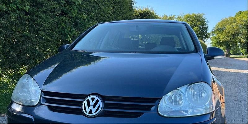 Blå Begagnad 2008 VW Golf VI Trendline Halvkombi | 30 000 kr (Bra pris) - Bild 1/4