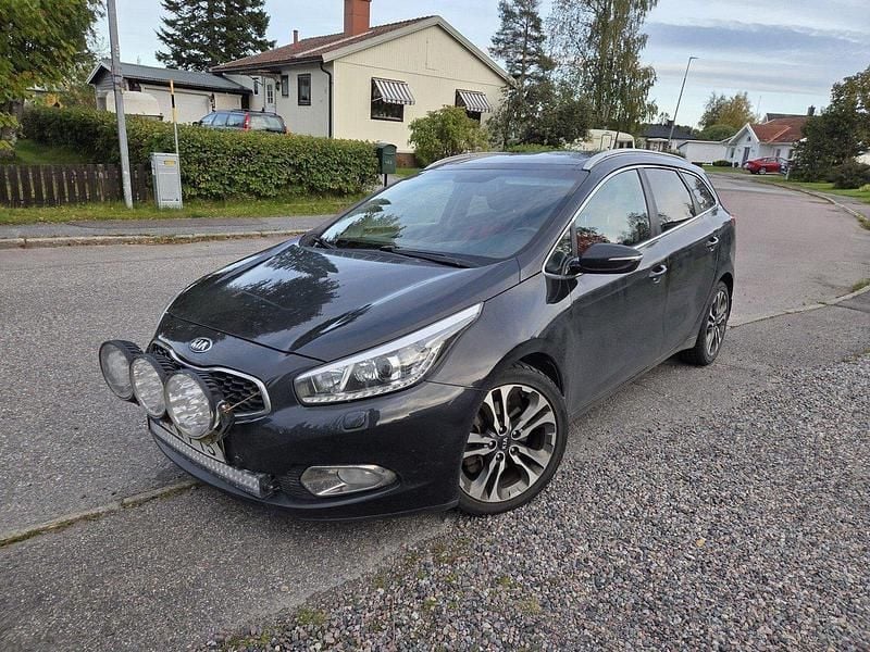 Svart Begagnad 2015 Kia Ceed Sportswagon Comfort Kombi | 75 000 kr (Marknadspris) - Bild 1/1