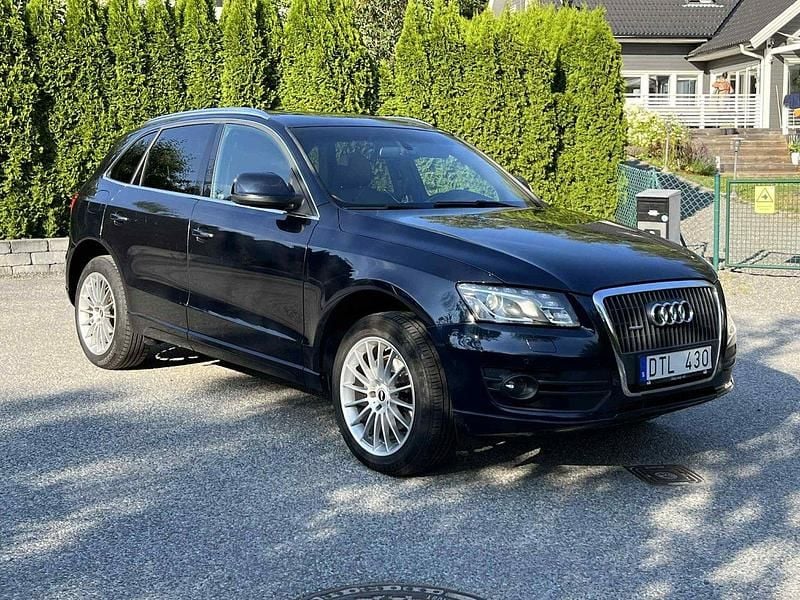 Blå Begagnad 2009 Audi Q5 Design SUV | 94 900 kr (Lite dyr) - Bild 1/4