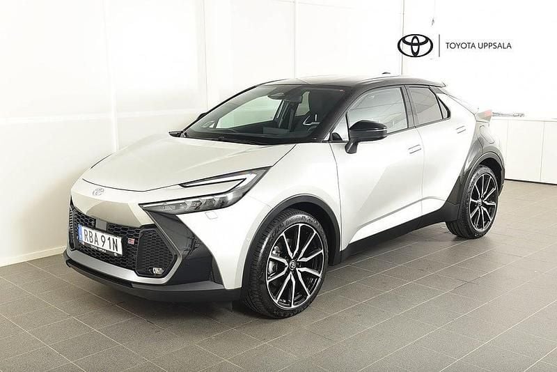 Silver Begagnad 2024 Toyota C-HR Edition SUV | 439 900 kr (Marknadspris) - Bild 1/4