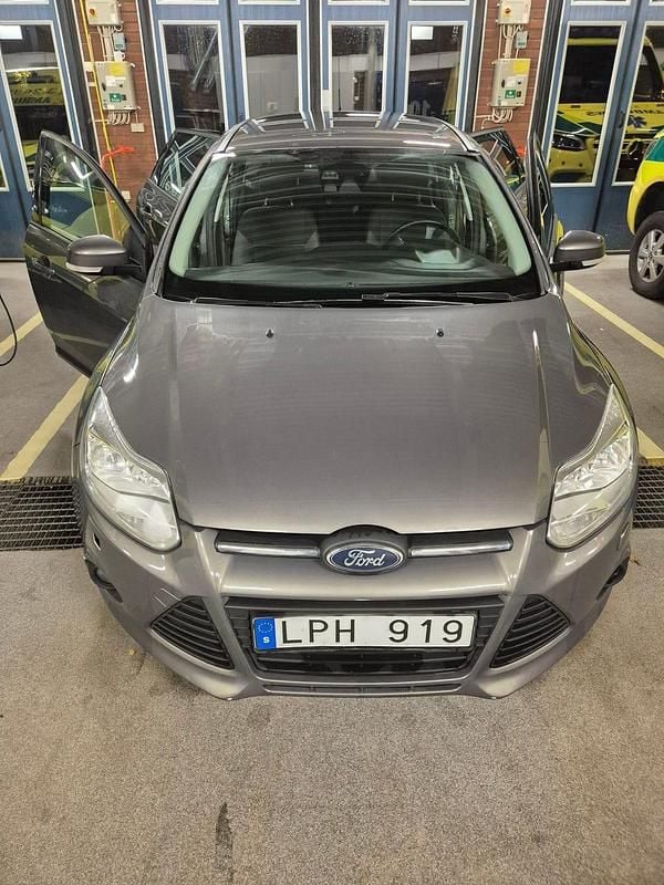 Grå/brun Begagnad 2011 Ford Focus Kombi | 36 000 kr (Superpris) - Bild 1/4