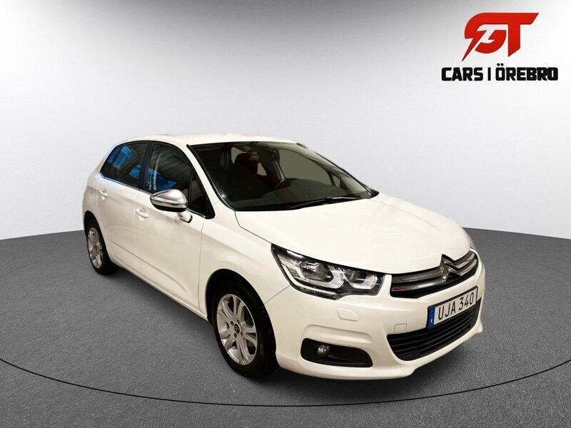 Vit Begagnad 2016 Citroën C4 Halvkombi | 74 900 kr (Marknadspris) - Bild 1/4