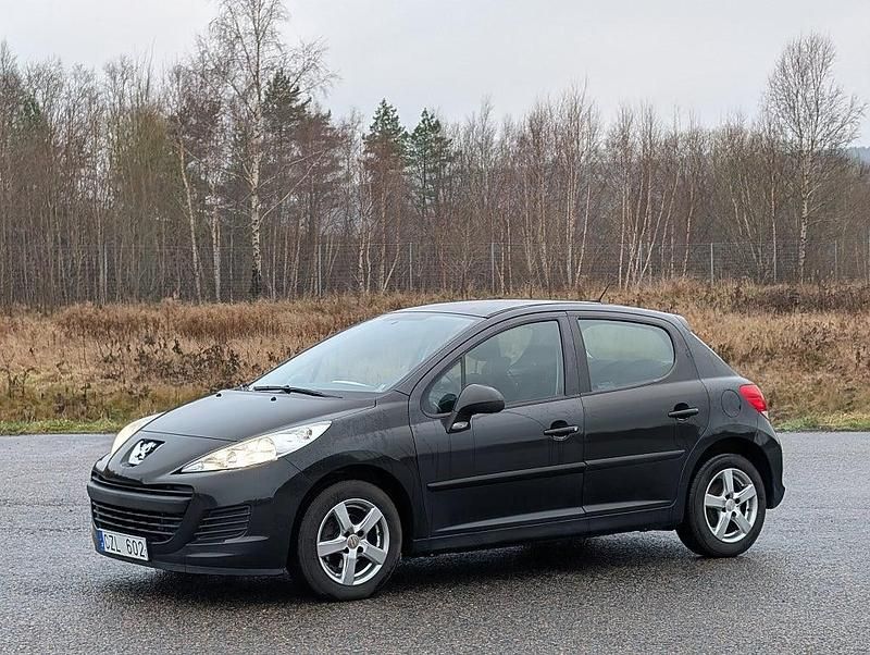 Svart Begagnad 2010 Peugeot 207 Halvkombi | 64 900 kr (Dyr) - Bild 1/4
