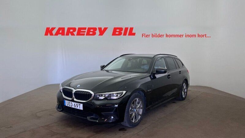 Svart Begagnad 2022 BMW 330e Sport Line Kombi | 267 900 kr (Superpris) - Bild 1/1
