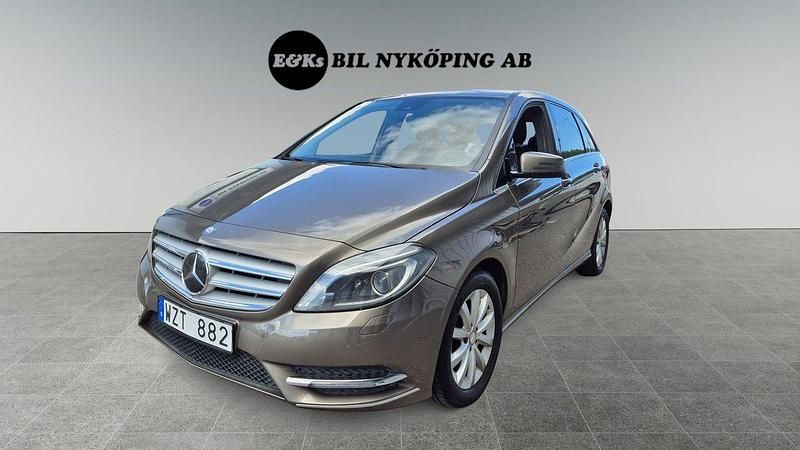 Grå Begagnad 2012 Mercedes B200 Minibuss | 117 900 kr (Marknadspris) - Bild 1/4