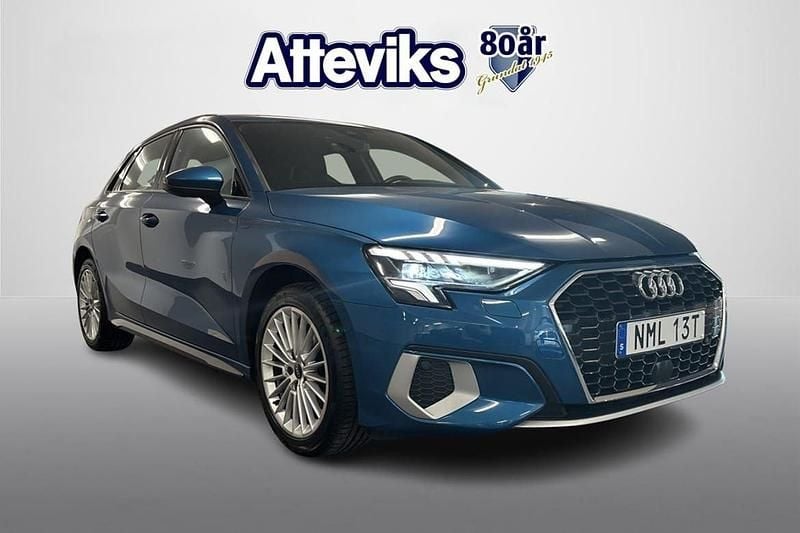 Blå Begagnad 2022 Audi A3 Sportback Advanced Plus Halvkombi | 227 900 kr (Marknadspris) - Bild 1/4