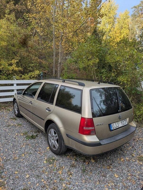 Brun Begagnad 2003 VW Golf IV Kombi | 20 000 kr (Marknadspris) - Bild 1/4
