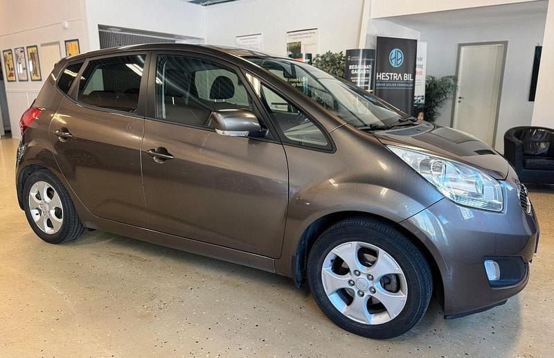 Ljusbrun Begagnad 2013 Kia Venga Comfort Halvkombi | 37 900 kr (Marknadspris) - Bild 1/4