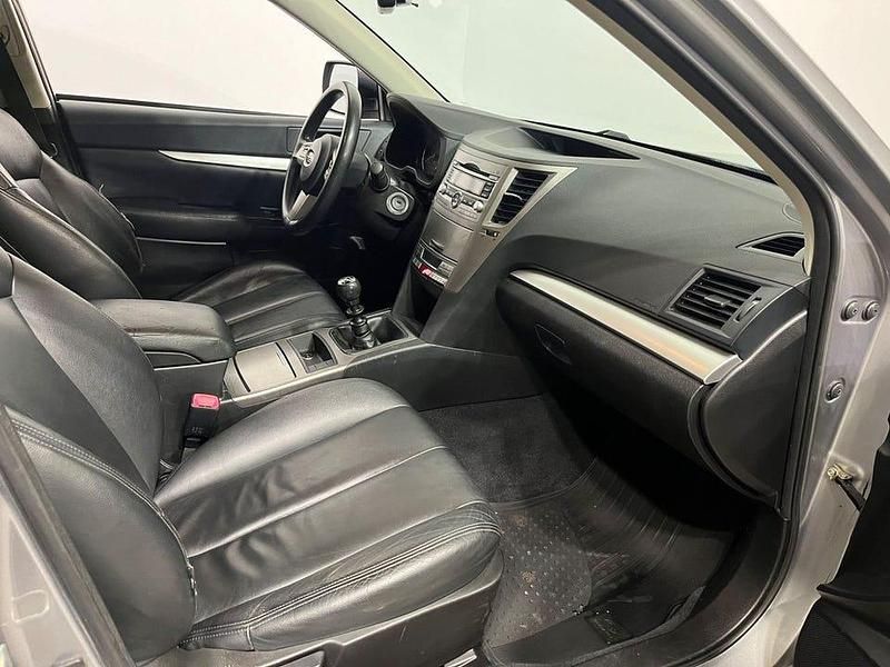 Begagnad Subaru Outback 150 HK (110 kW) 2010 Grå Kombi