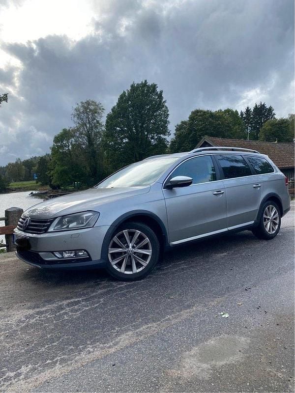 Silver Begagnad 2013 VW Passat Alltrack Kombi | 83 500 kr (Bra pris) - Bild 1/4
