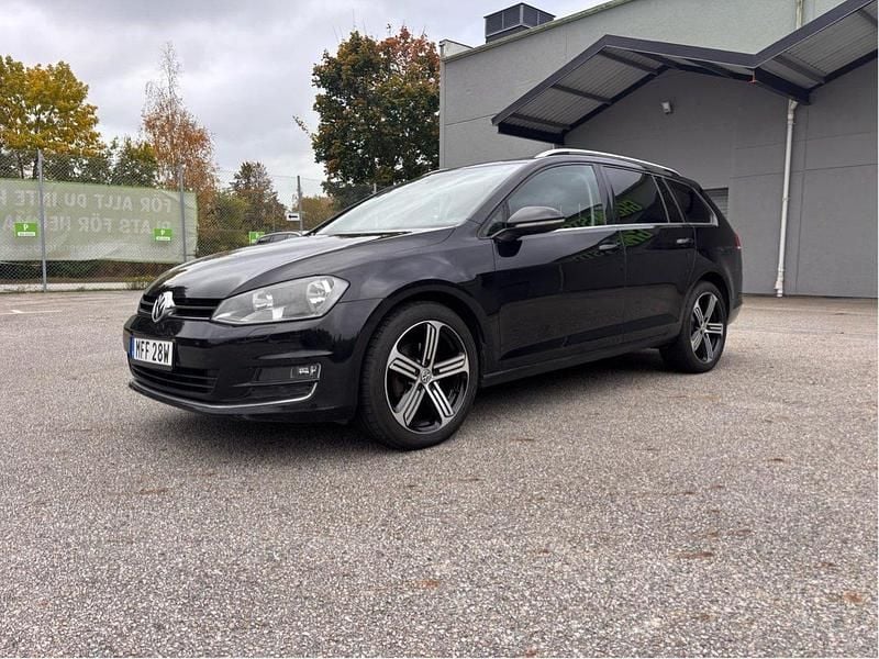 Svart Begagnad 2014 VW Golf VII Highline Kombi | 75 000 kr (Bra pris) - Bild 1/4