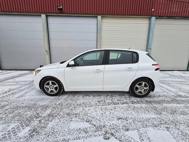 Begagnad Peugeot 308 Active 116 HK (85 kW) 2014 Whitepear Halvkombi